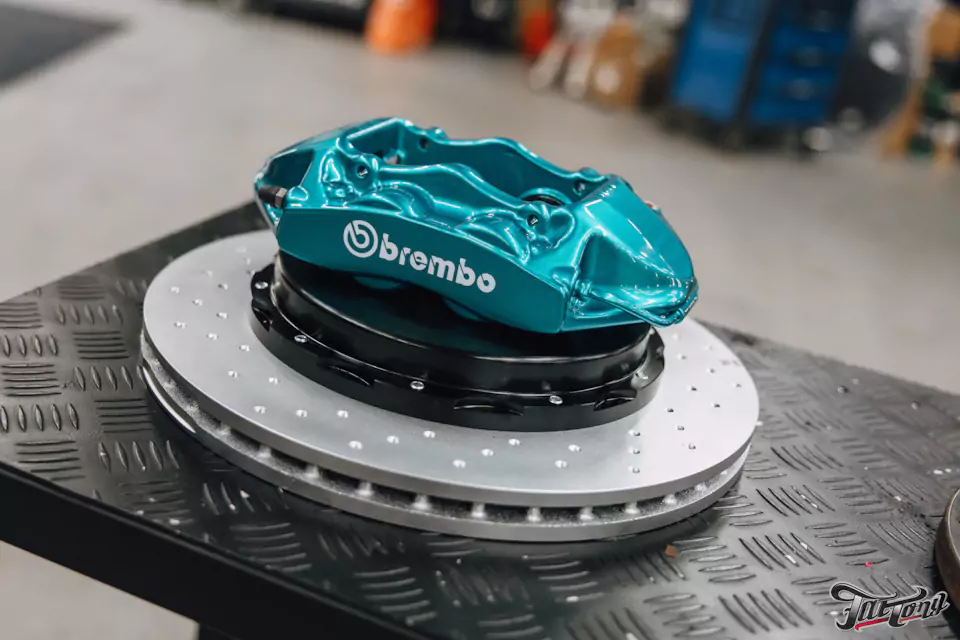Установили на Toyota Land Cruiser Prado усиленную тормозную систему Brembo